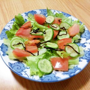 レタスとトマト塩昆布のサラダ